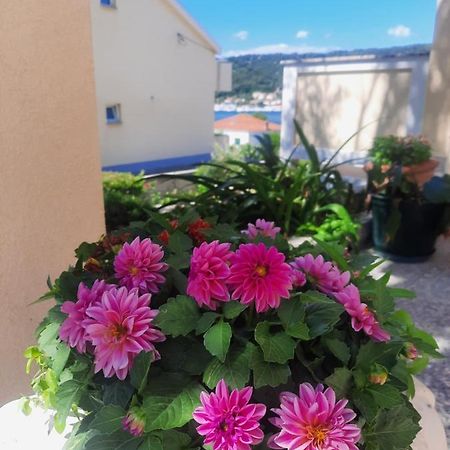 Marovito Appartement Supetarska Draga Buitenkant foto