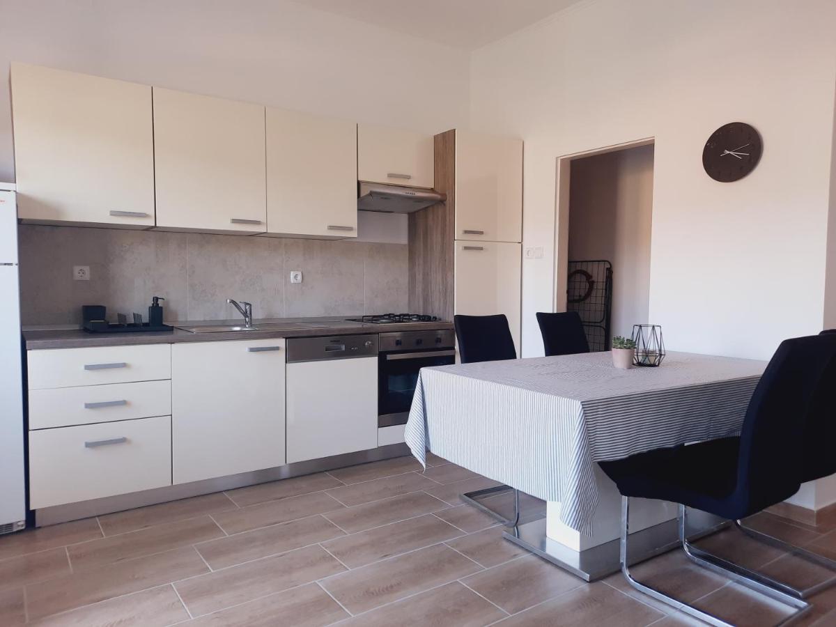 Marovito Appartement Supetarska Draga Buitenkant foto