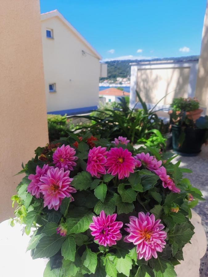 Marovito Appartement Supetarska Draga Buitenkant foto